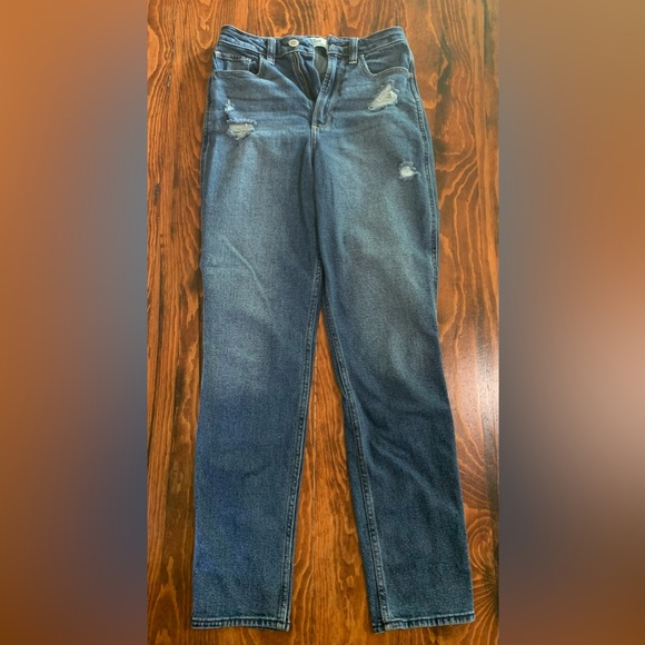 CURVY ULTRA HIGH-RISE HOLLISTER MOM JEANS 0R - Picture 8 of 9